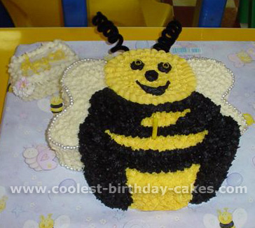 Coolest Bumble Bee Cakes and How-To Tips