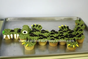 The Cookie Cat bakes from home!: crocodile cupcakes!