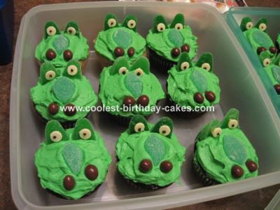 A Swamp Party: Alligator Cake & Grass Cupcakes