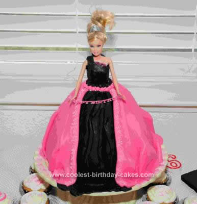 A pink Barbie cake for a children's … – License Images – 11371338 ❘  StockFood