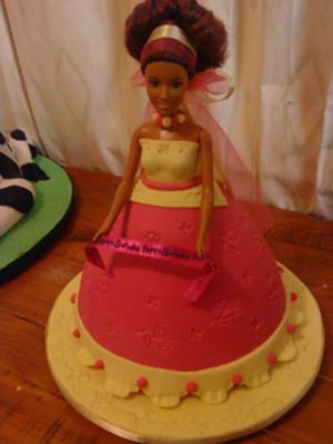 DOLLY V SHOW CAKE