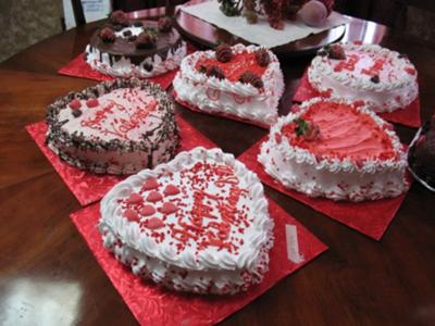 homemade-valentine-cake-21467323.jpg